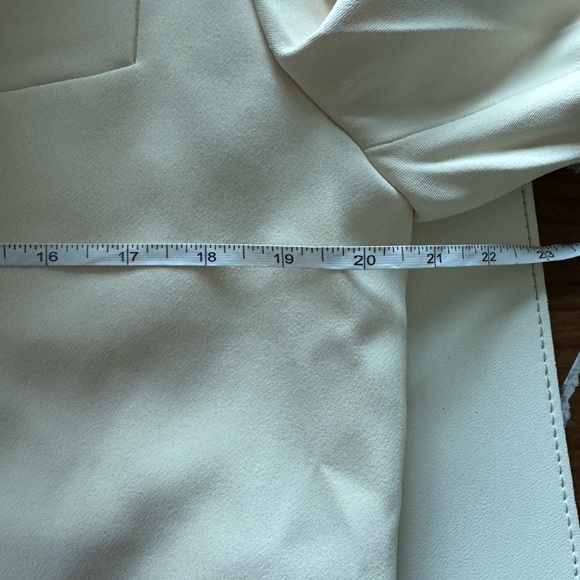 VINCE. Double-breasted recycled-crepe blazer 10 Cream - Picture 8 of 11